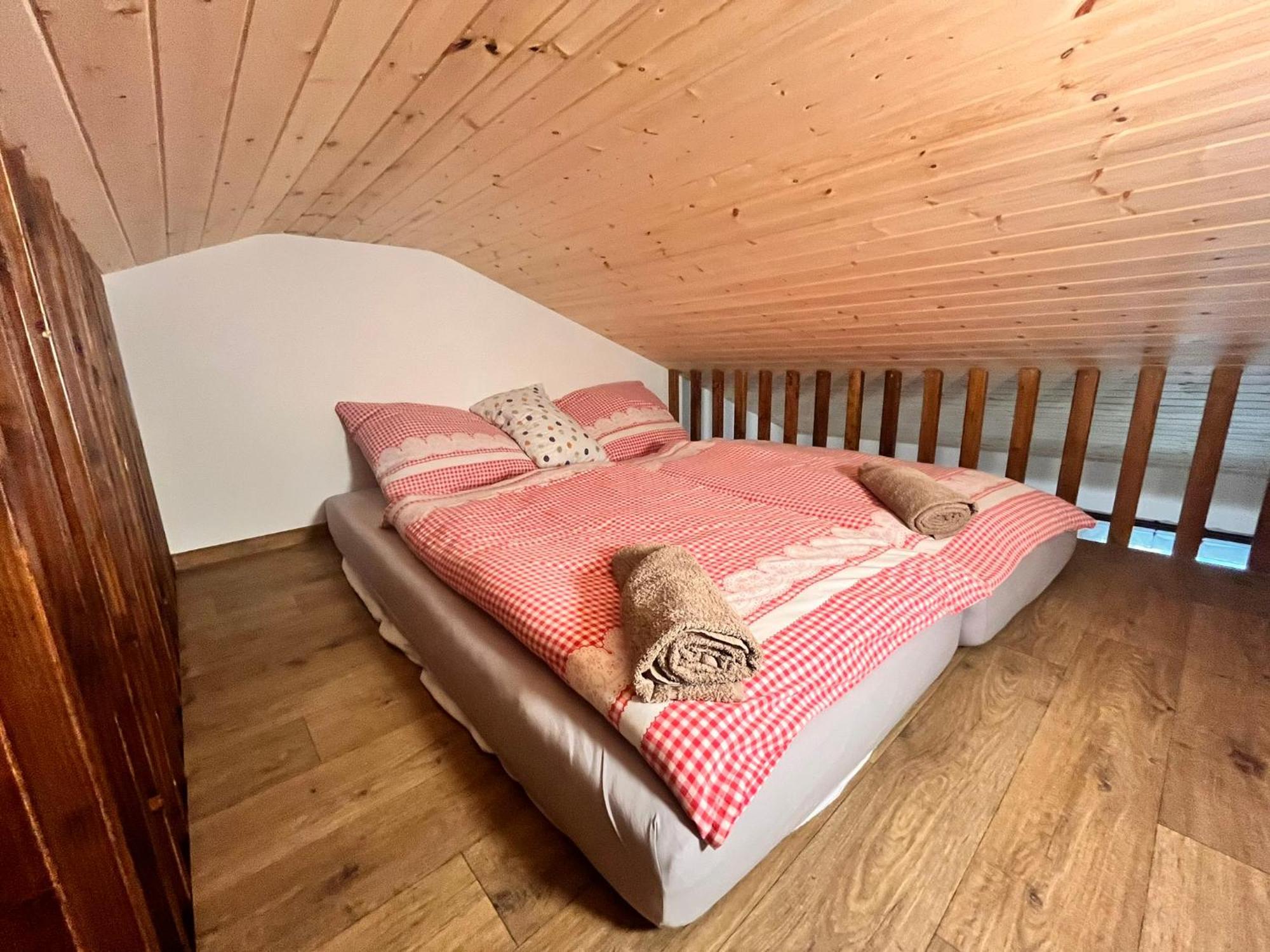 Chata Pod Houbovym Vrchem 2 Horní Planá Exteriör bild